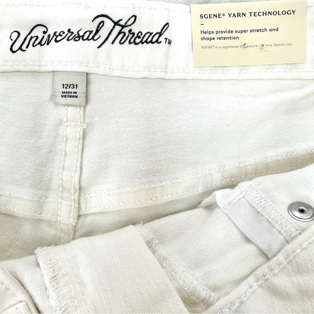 Mid-Rise Raw Hem Midi Jean Shorts in White Size 12/31 - Picture 8 of 12